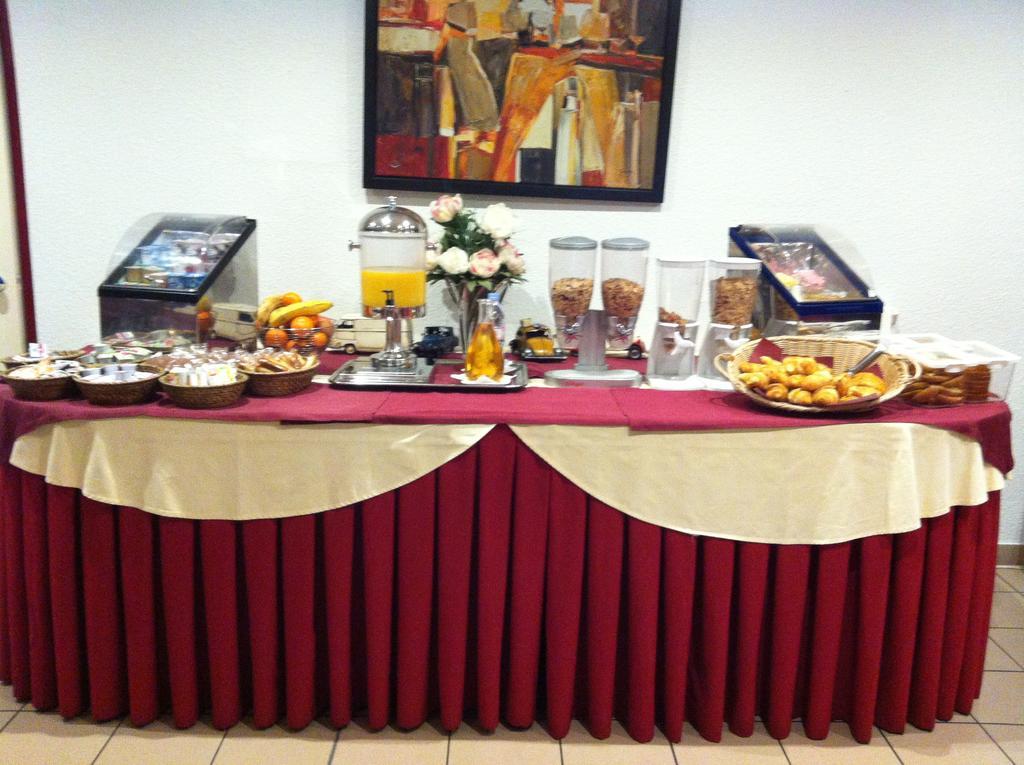 Comfort Hotel Poissy Technoparc Ngoại thất bức ảnh