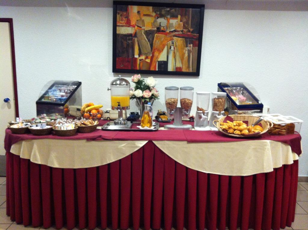 Comfort Hotel Poissy Technoparc Ngoại thất bức ảnh
