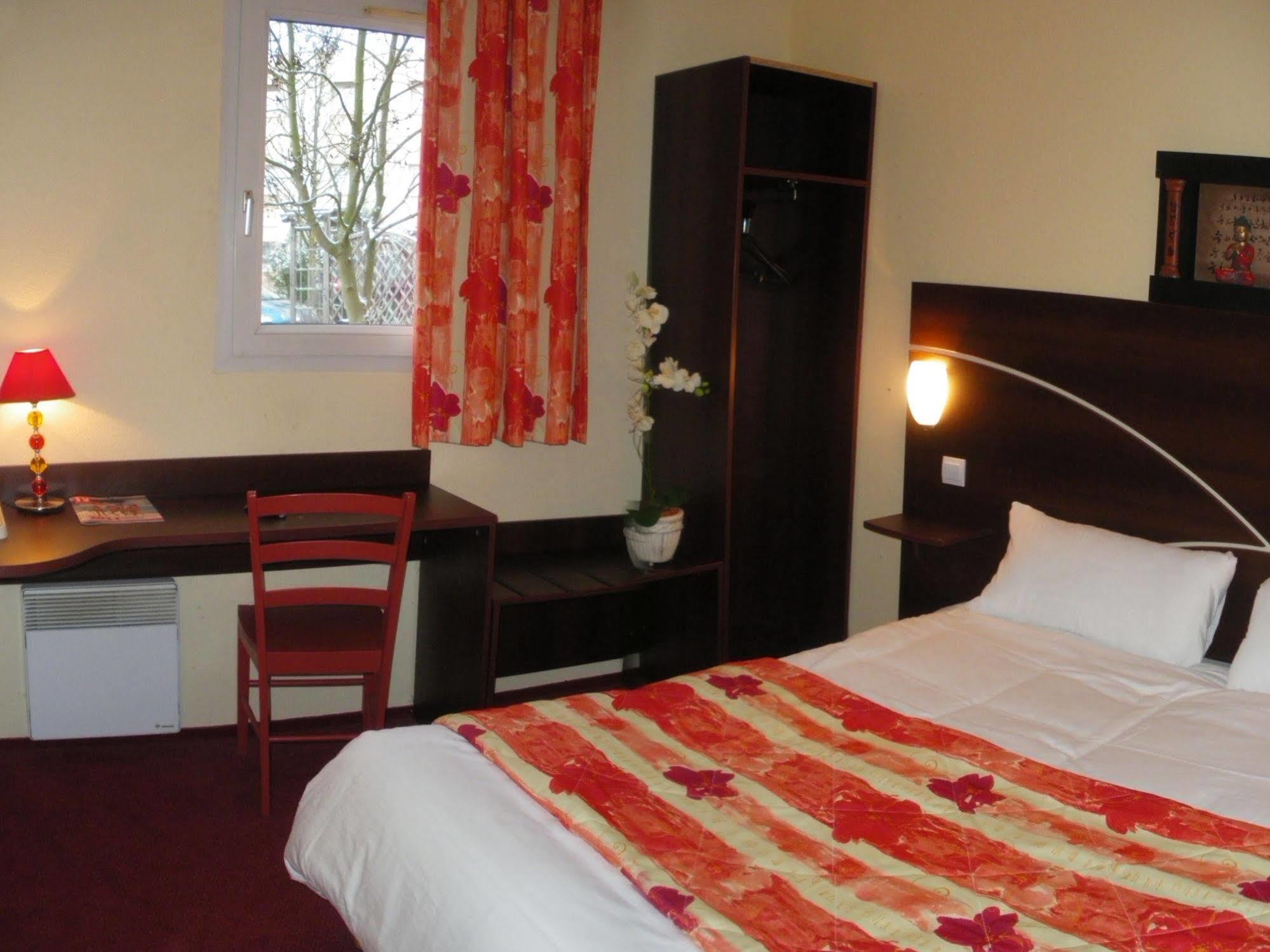 Comfort Hotel Poissy Technoparc Ngoại thất bức ảnh