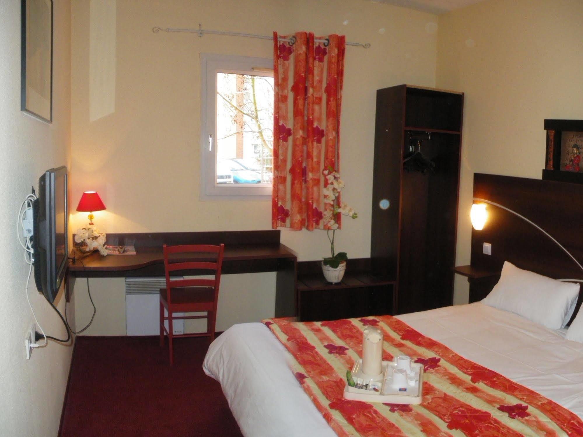 Comfort Hotel Poissy Technoparc Ngoại thất bức ảnh